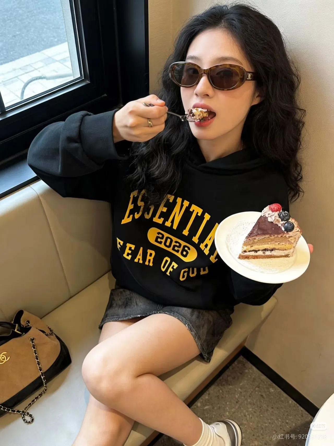 🦋 、Hot Sale🦋 128 Essentials FW 26Holiday 2026 CLASSIC HOODIE Fear of God Essentials FALL 26 HOLIDAYSeries Fleece Hoodie Same Style Premium ！ ！ ， ！ ， Breathable 。 3D 。 ， ， ， ， 。 ， ～Versatile ， ！ ：Retro Size:XS-XL